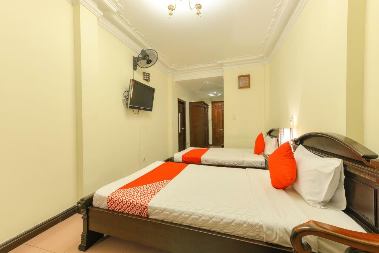 Lucky 2 Hotel & Travel Hanoi Buitenkant foto