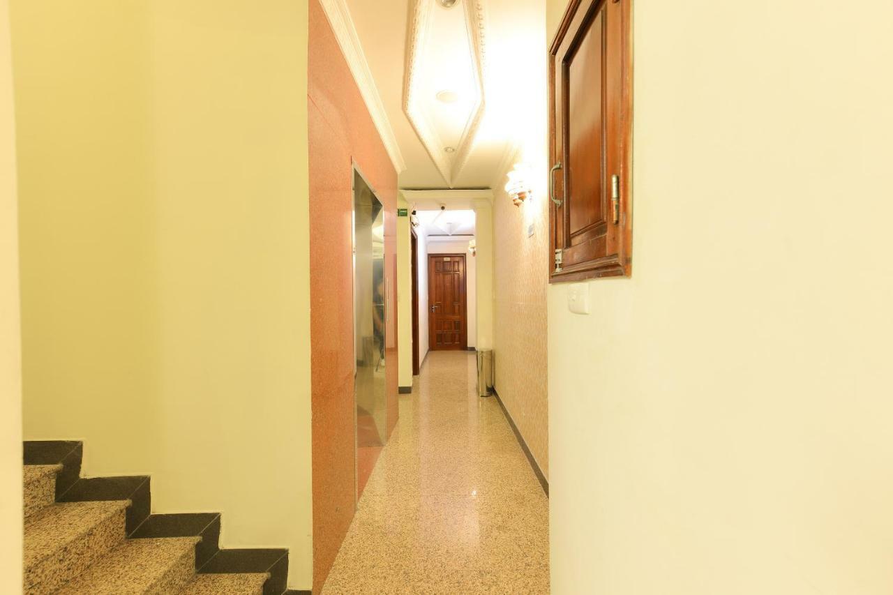 Lucky 2 Hotel & Travel Hanoi Buitenkant foto