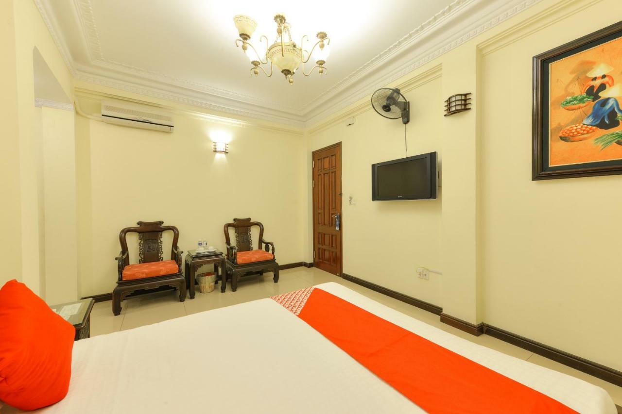 Lucky 2 Hotel & Travel Hanoi Buitenkant foto