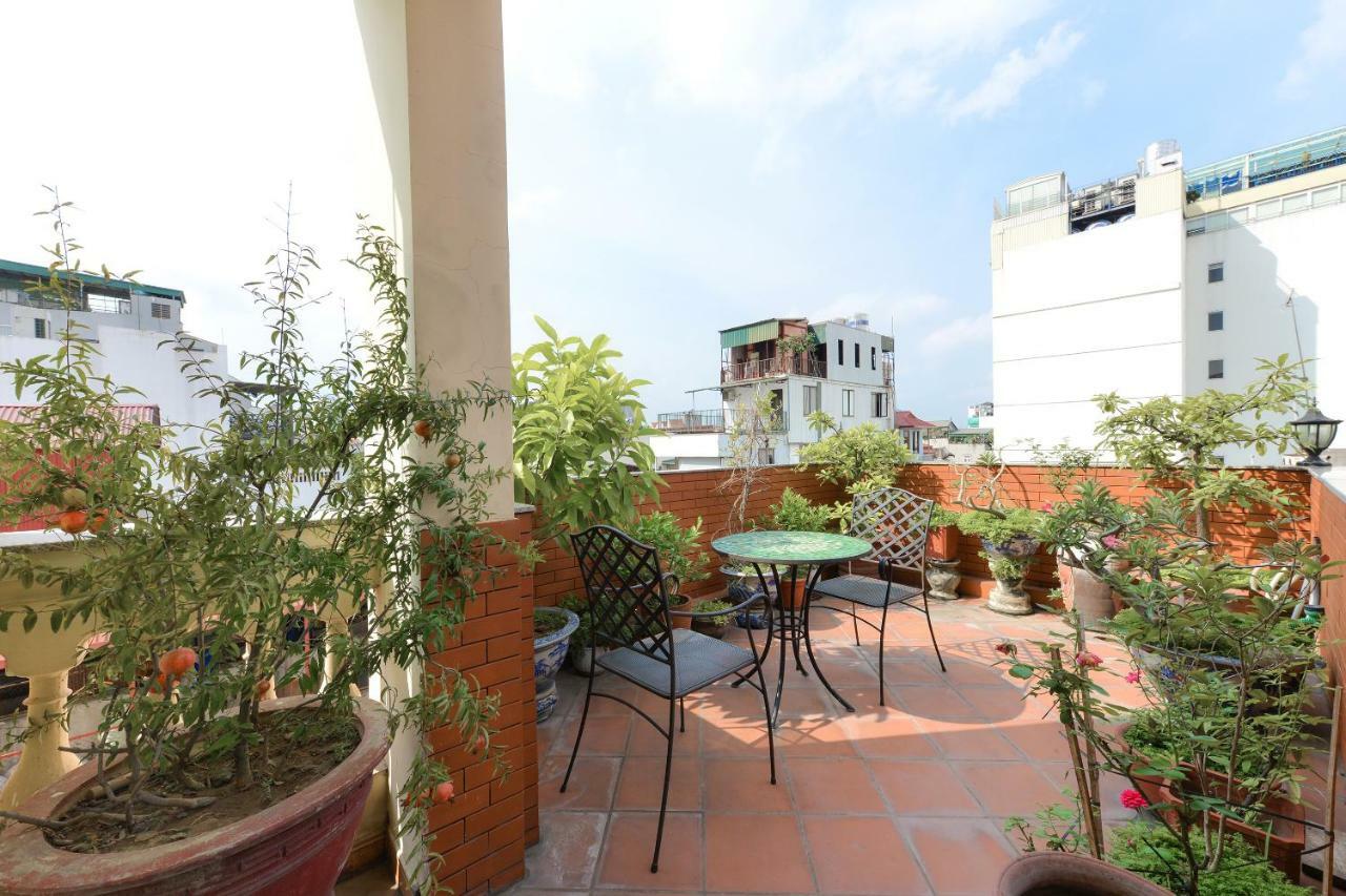 Lucky 2 Hotel & Travel Hanoi Buitenkant foto