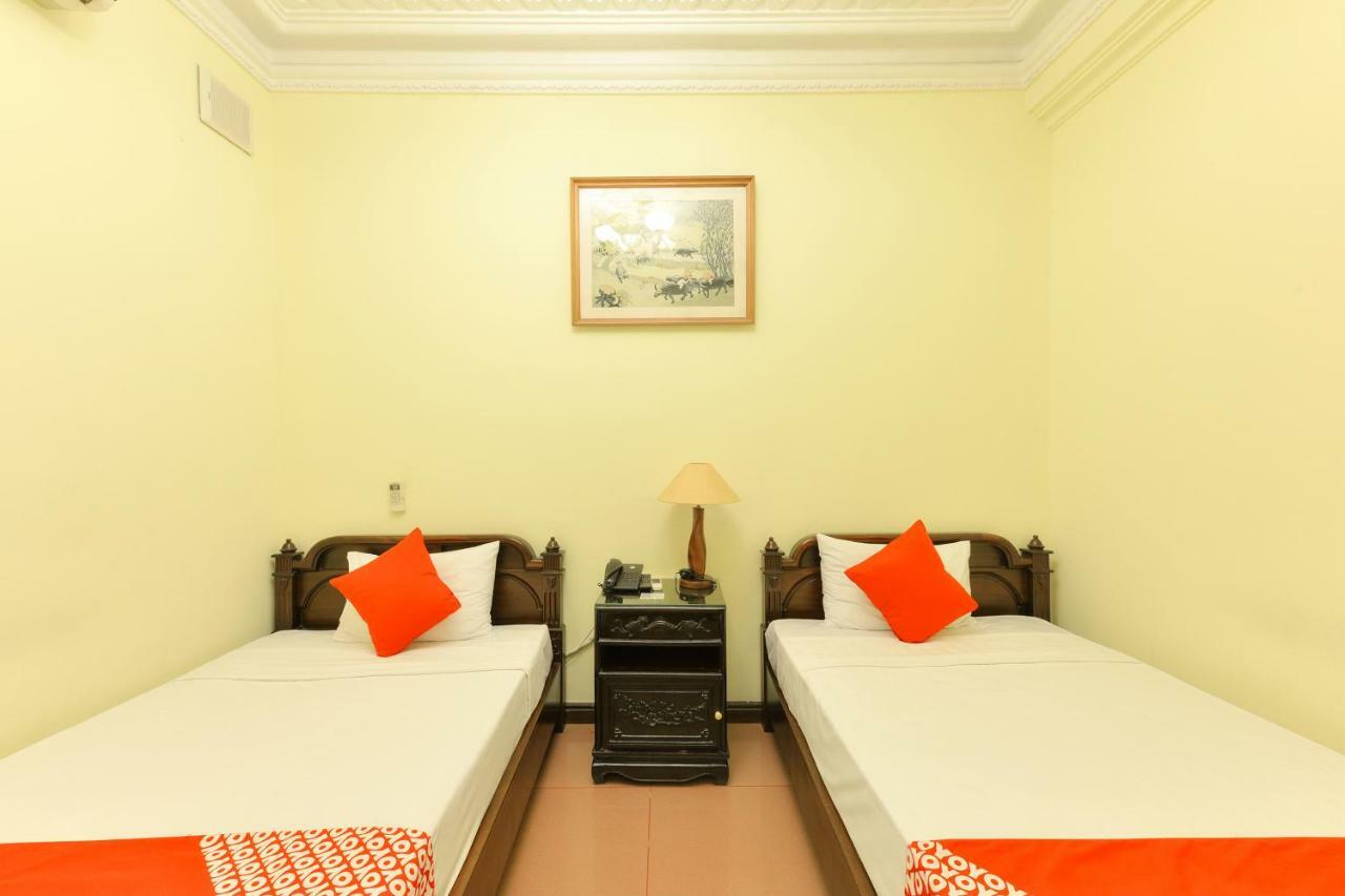 Lucky 2 Hotel & Travel Hanoi Buitenkant foto