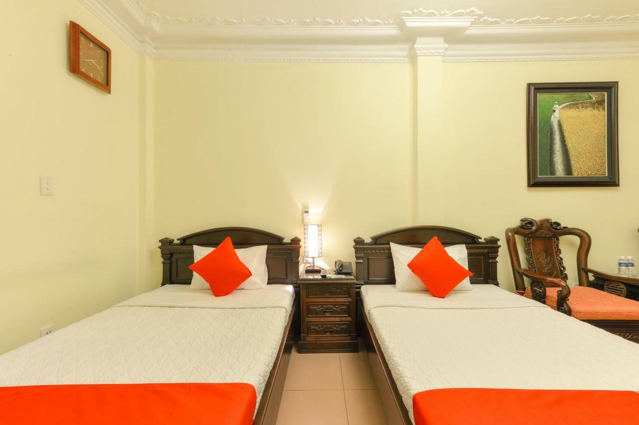 Lucky 2 Hotel & Travel Hanoi Buitenkant foto